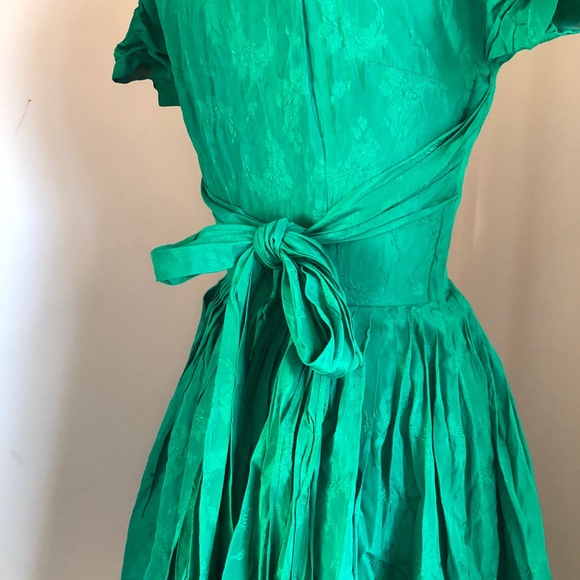 Vintage 1950s Hand Sewn Emerald Green Dress - Picture 7 of 8